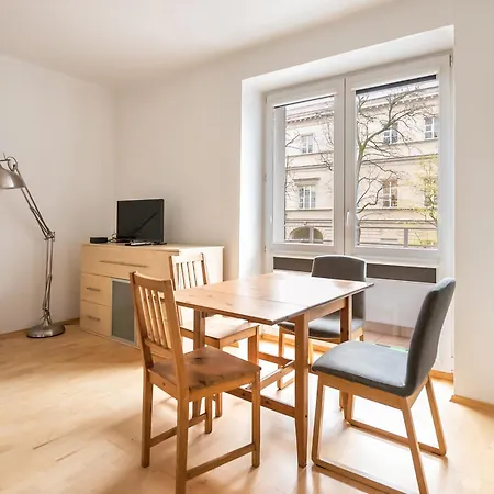 Metro Ratusz Arsenal Comfort * Warszawa