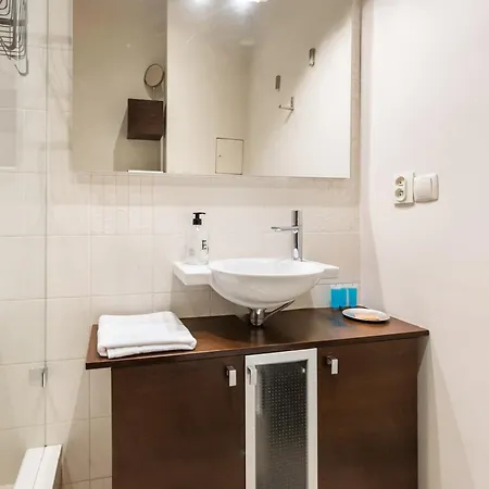 Metro Ratusz Arsenal Comfort * Warszawa