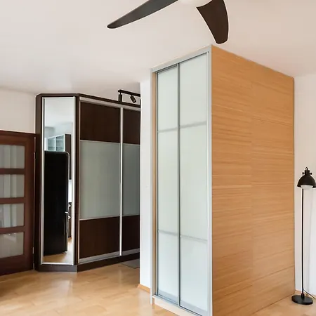 Metro Ratusz Arsenal Comfort Warszawa