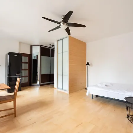 Metro Ratusz Arsenal Comfort * Warsaw